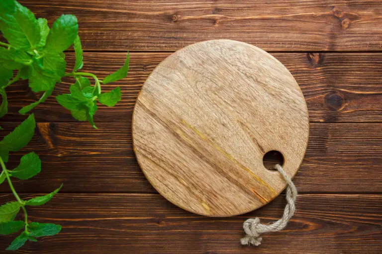 How To Wash Wooden Cutting Board In 4 Simple Ways