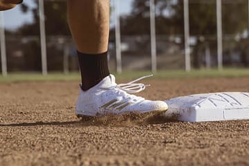 How To Clean White Baseball Cleats?