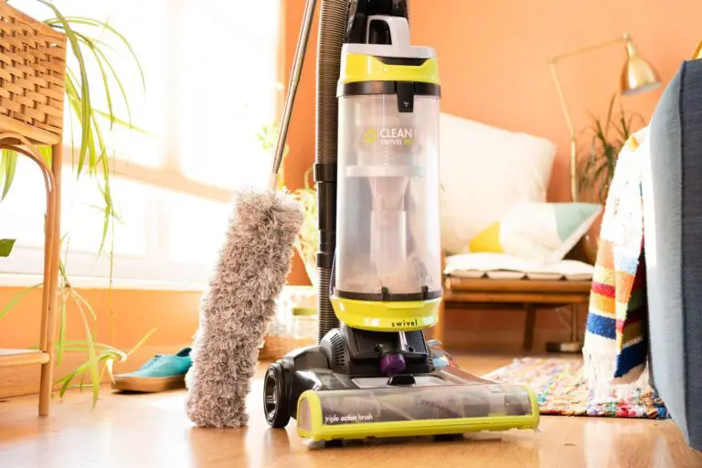 Do You Dust Or Vacuum First When Cleaning?