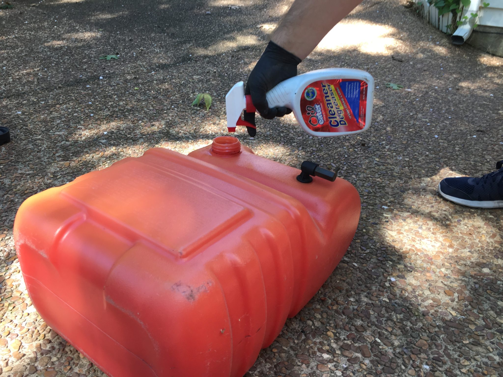 How to Clean a Plastic Gas Tank?